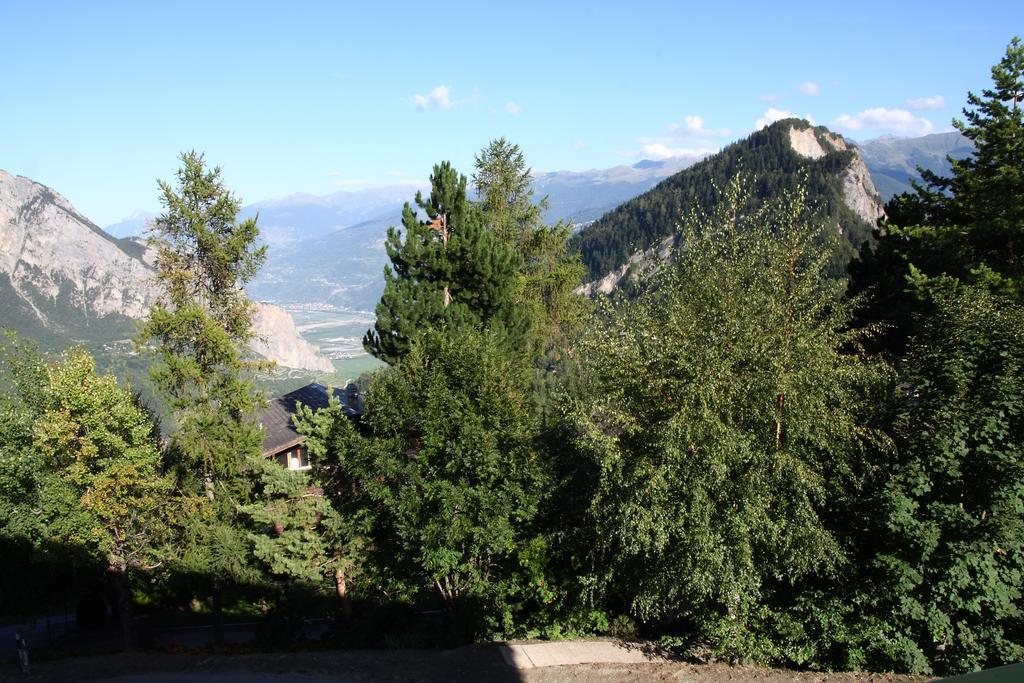 Hostellerie De L'Ardeve โอวรอนนาซ ภายนอก รูปภาพ