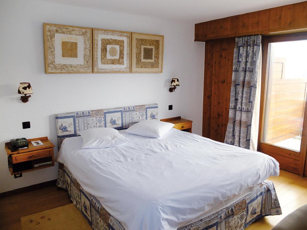 Hostellerie De L'Ardeve โอวรอนนาซ ภายนอก รูปภาพ