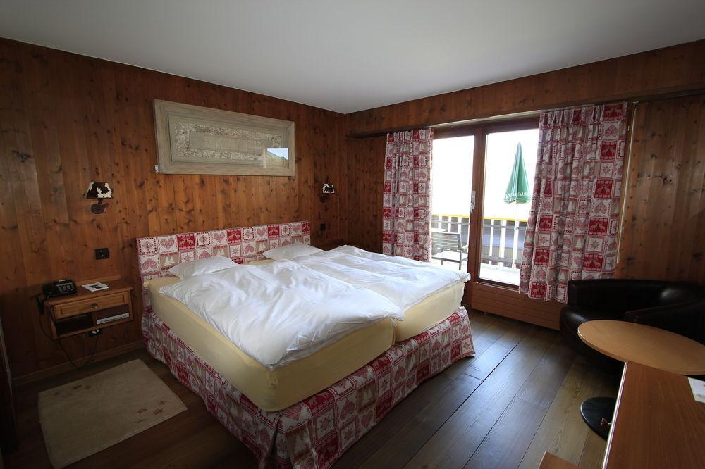 Hostellerie De L'Ardeve โอวรอนนาซ ภายนอก รูปภาพ