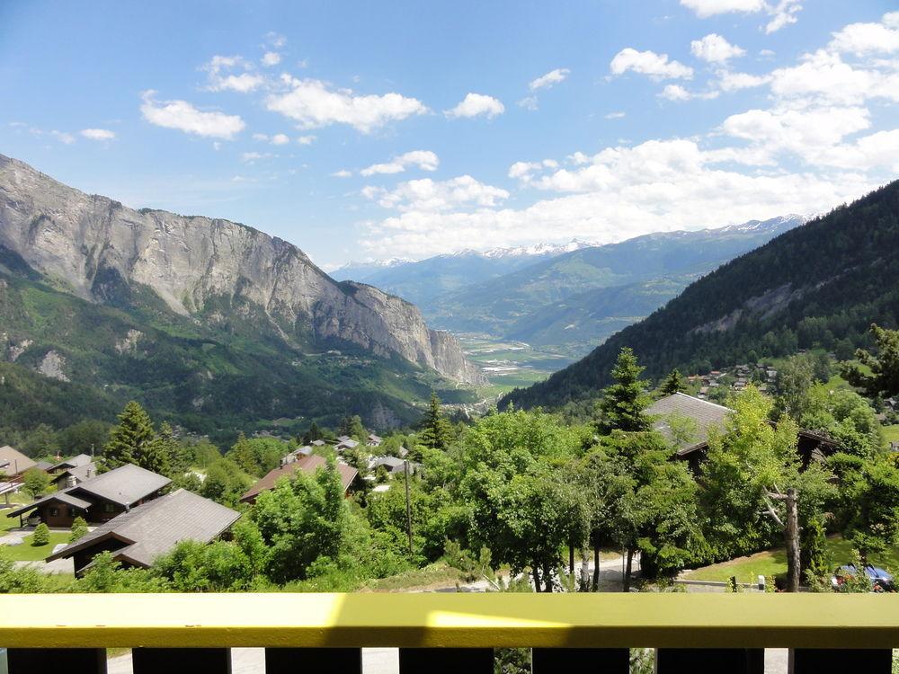 Hostellerie De L'Ardeve โอวรอนนาซ ภายนอก รูปภาพ
