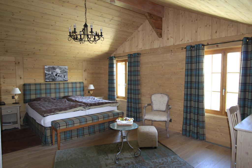Hostellerie De L'Ardeve โอวรอนนาซ ภายนอก รูปภาพ